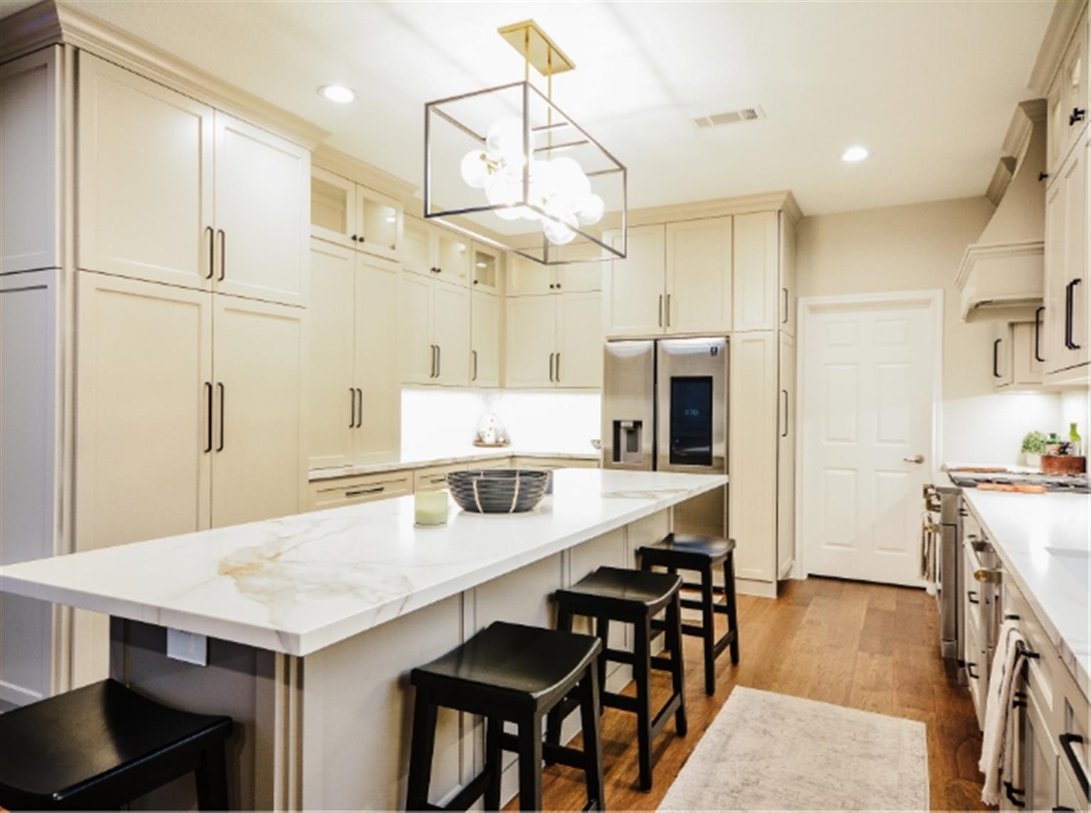 Transitional Kitchen Remodel in Pearland, TX by Renaissance Design and Construction, LLC project photo